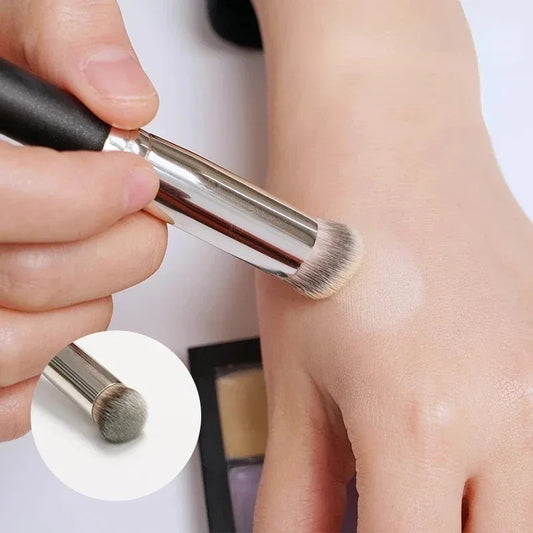 Angled Foundation & Concealer Brush