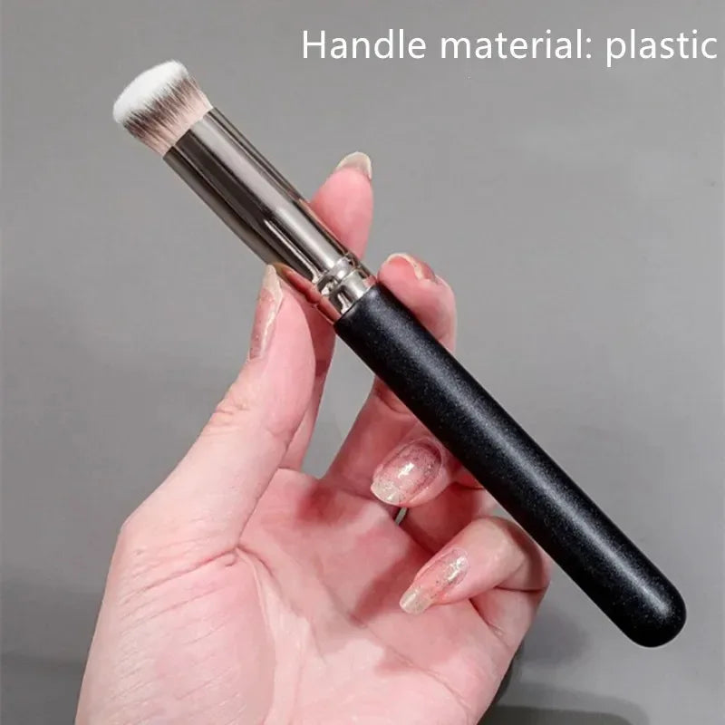 Angled Foundation & Concealer Brush