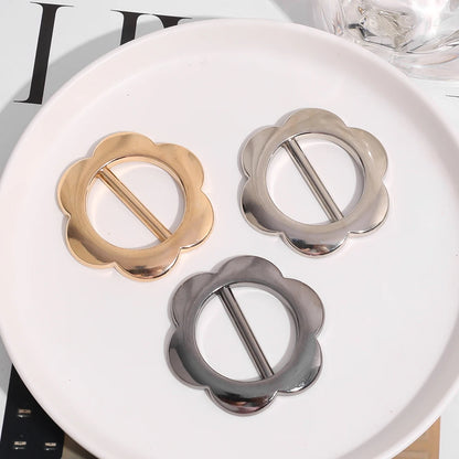 4-in-1 Fashion Scarf & Shirt Brooch