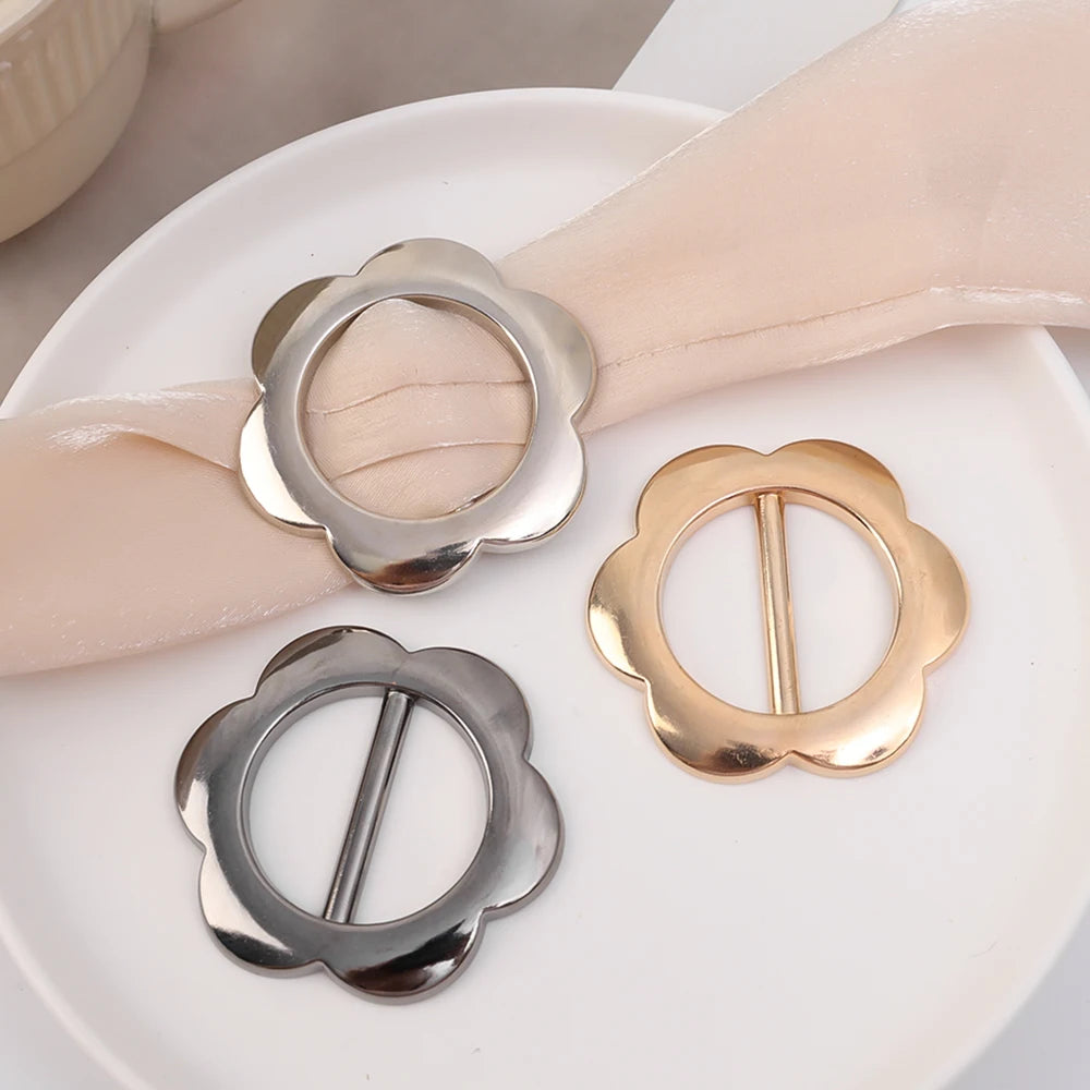 4-in-1 Fashion Scarf & Shirt Brooch